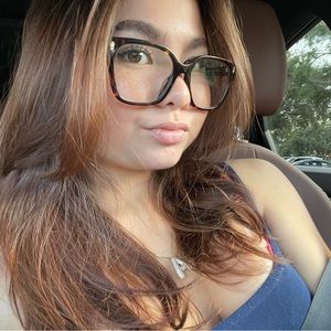 Meet your Posher, Amelia